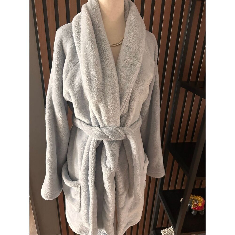 Victoria’s Secret baby blue robe size extra small/small fluffy soft cozy short
